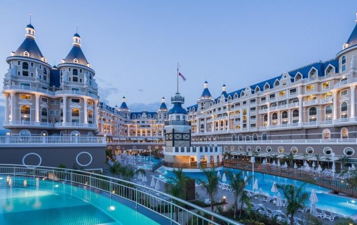 VIP Transfer Services from Antalya Airport to Haydarpasha Palace Hotel in Türkler