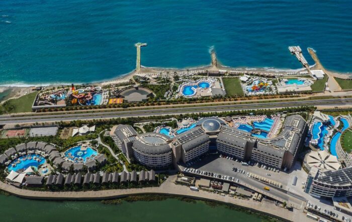 VIP Transfer Services from Antalya Airport to Long Beach Resort Türkler Luxury and Convenience