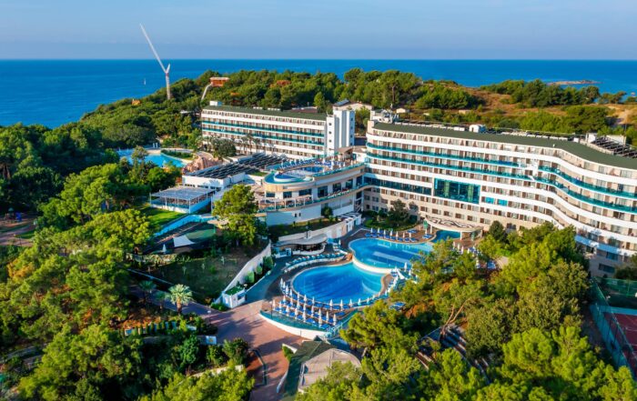Premium VIP Transfer Services from Antalya Airport to A Good Life Utopia Family Resort in Okurcalar