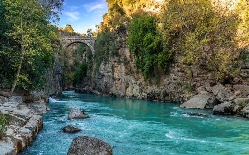 Discover the Natural Beauty of Köprülü Canyon with Reliable Side Transfer Services