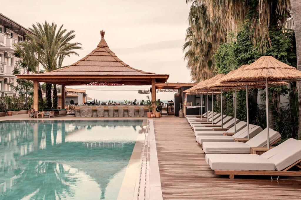 Enjoy a Stylish and Stress Free Journey from Antalya AYT Airport to Cooks Club Alanya with Exclusive VIP Transfer Services