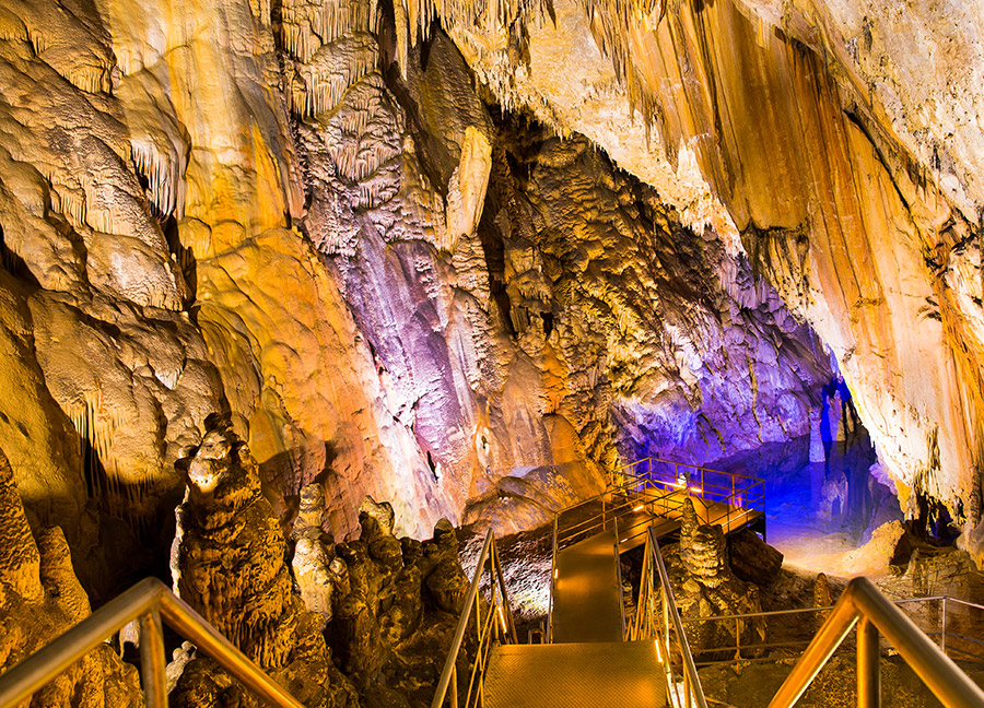 Explore the Stunning Depths of Dim Cave in Alanya with the Comfort of Our Private Transfer Services