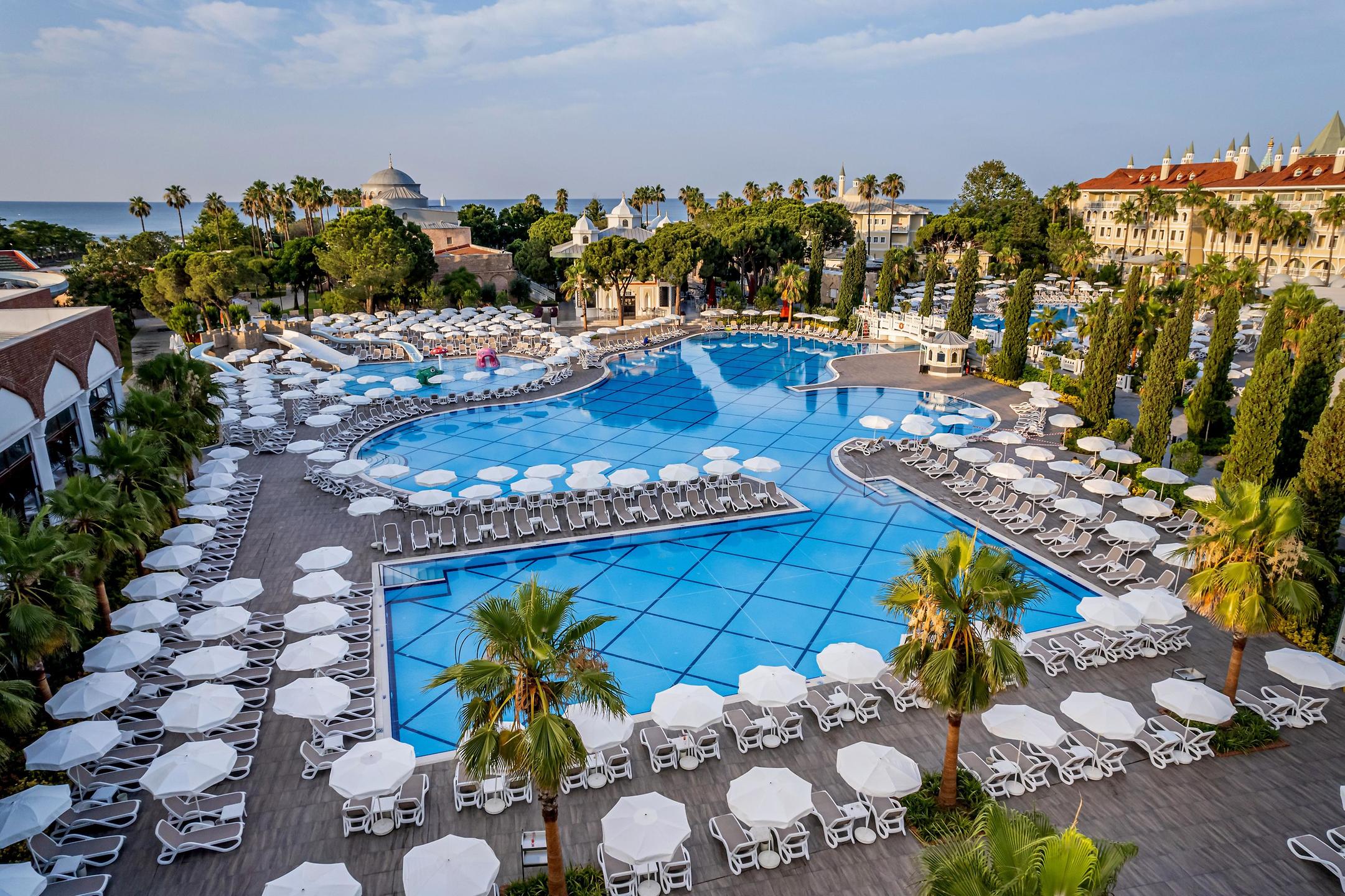Upgrade Your Arrival Experience with VIP Transfer from Antalya Airport to Swandor Hotels Lara Travel in Style Luxury and Comfort from the Very First Moment