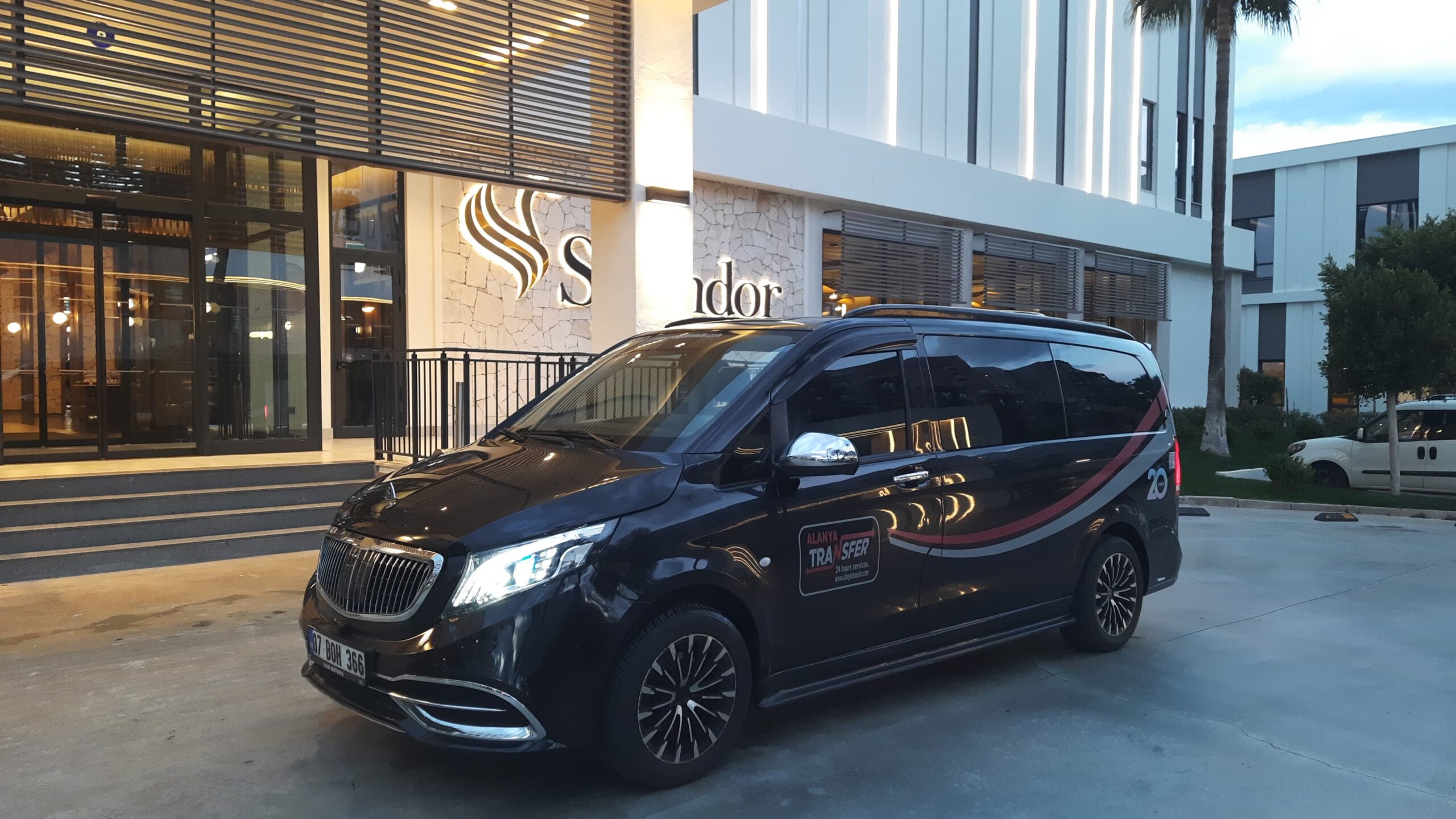 Experience Stress Free Travel from Gazipaşa Alanya Airport to Flamingo Oba 5 (V) Sitesi in Mahmutlar with Our Premium VIP Transfer Services