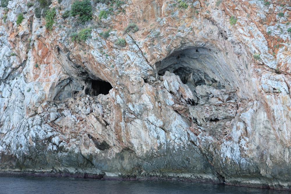 Explore the Mysterious Lovers Cave in Alanya with the Comfort and Reliability of alanyatransfer.com Private Travel Services