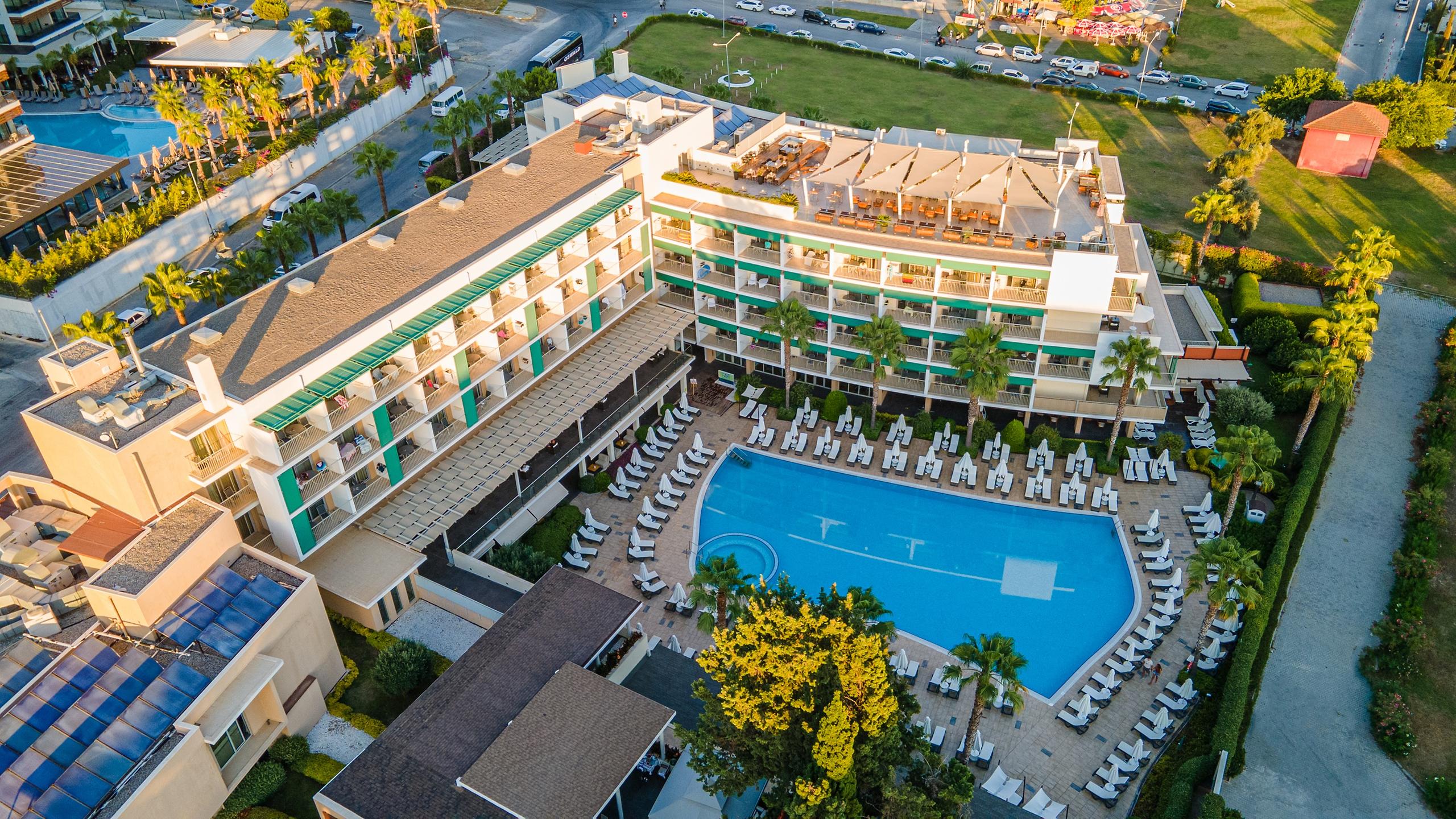 Luxury VIP Transfers from Antalya Airport to TUI BLUE Barut Andiz Side Travel in Style and Comfort