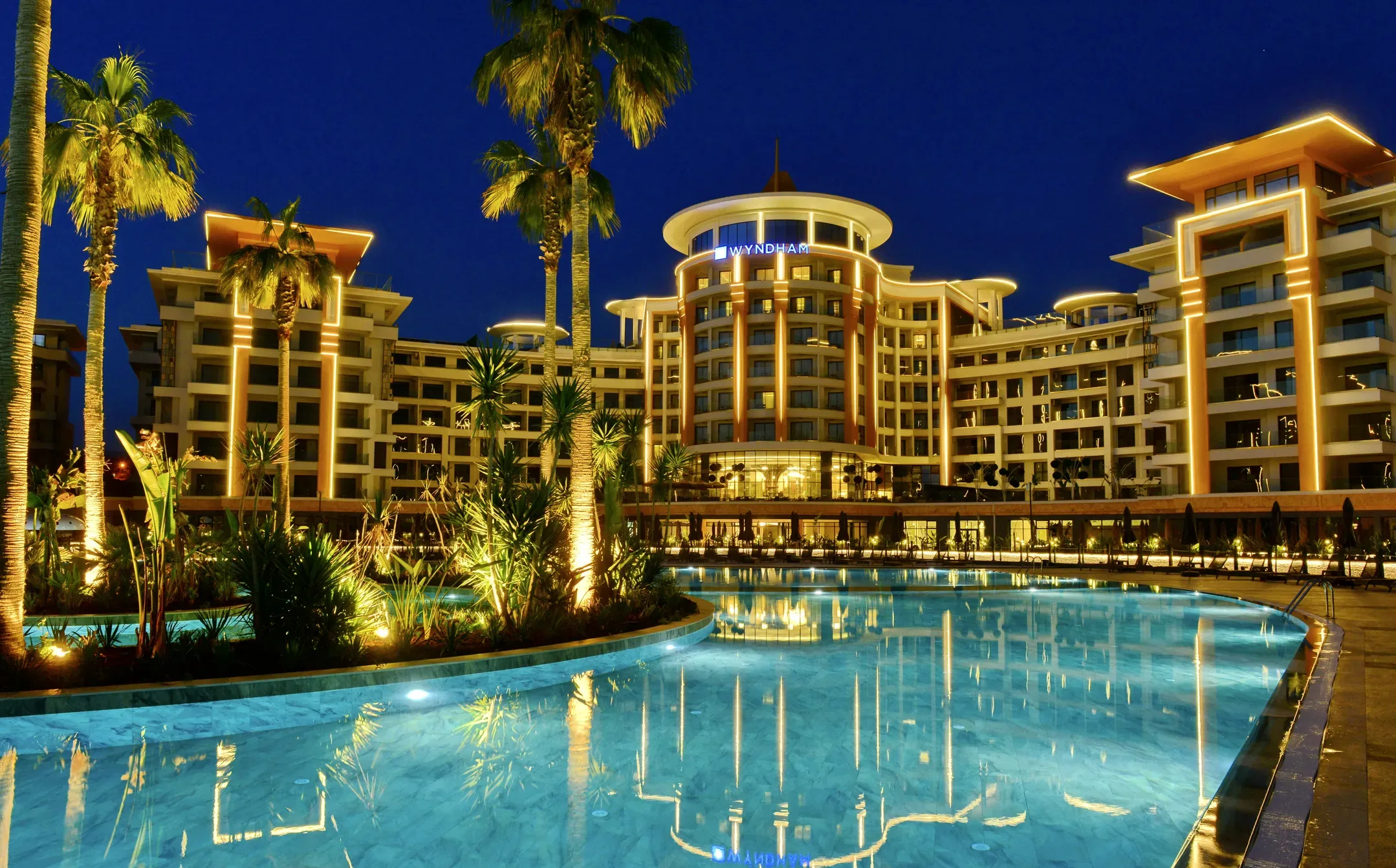 Luxury and Comfort from the Runway to Your Resort 247 Private Transfer Services from Gazipaşa Alanya Airport to Wyndham Hotel Alanya Türkler.jpg