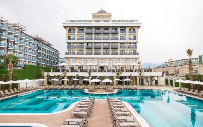 Enjoy Luxury and Efficiency with VIP Transfer Services from Antalya Airport to Serenity Queen Hotel in Konaklı Your Journey Begins in Style