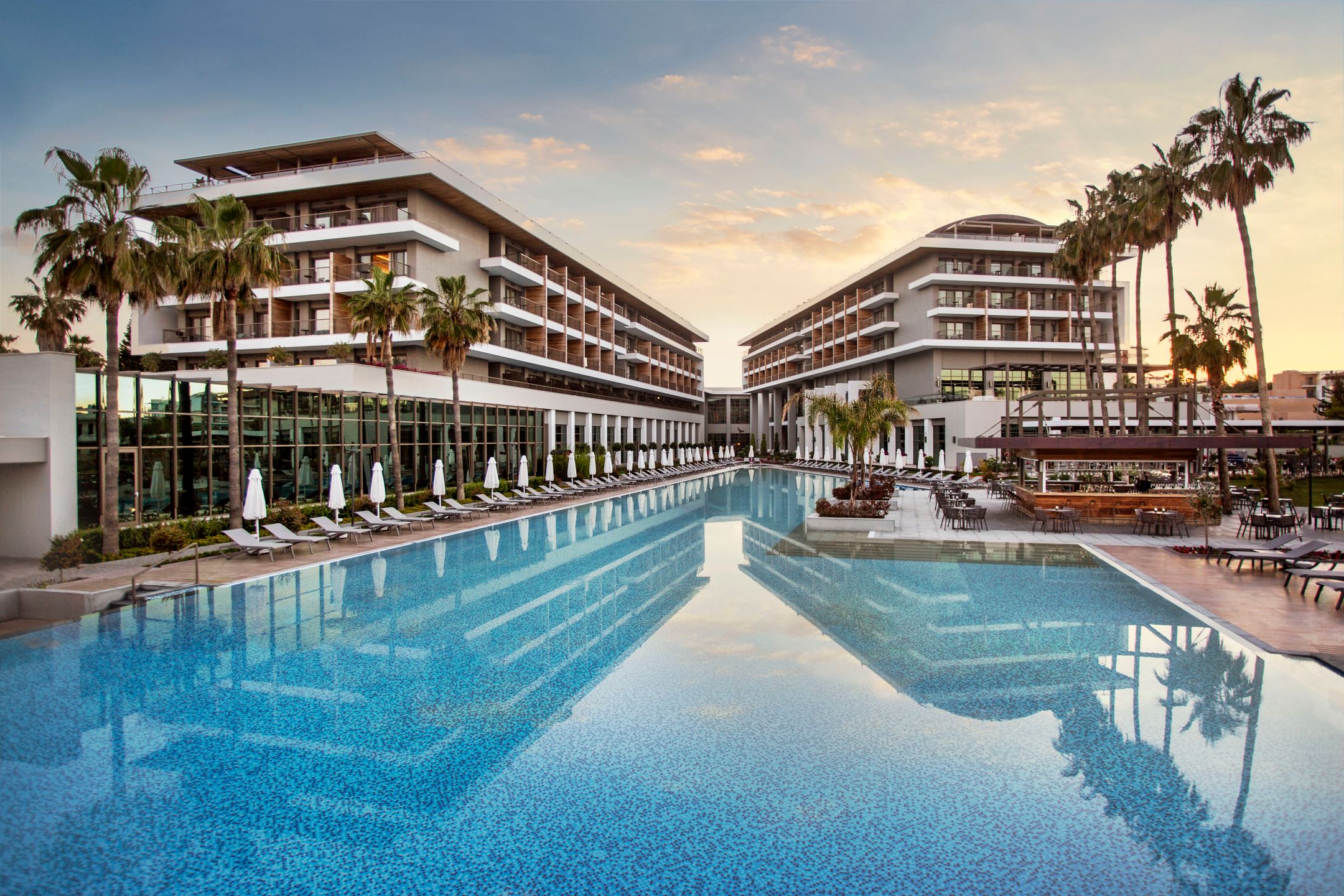Luxury VIP Transfer Services from Antalya Airport (AYT) to Acanthus Cennet Barut Collection in Side Travel in Elegance and Total Comfort
