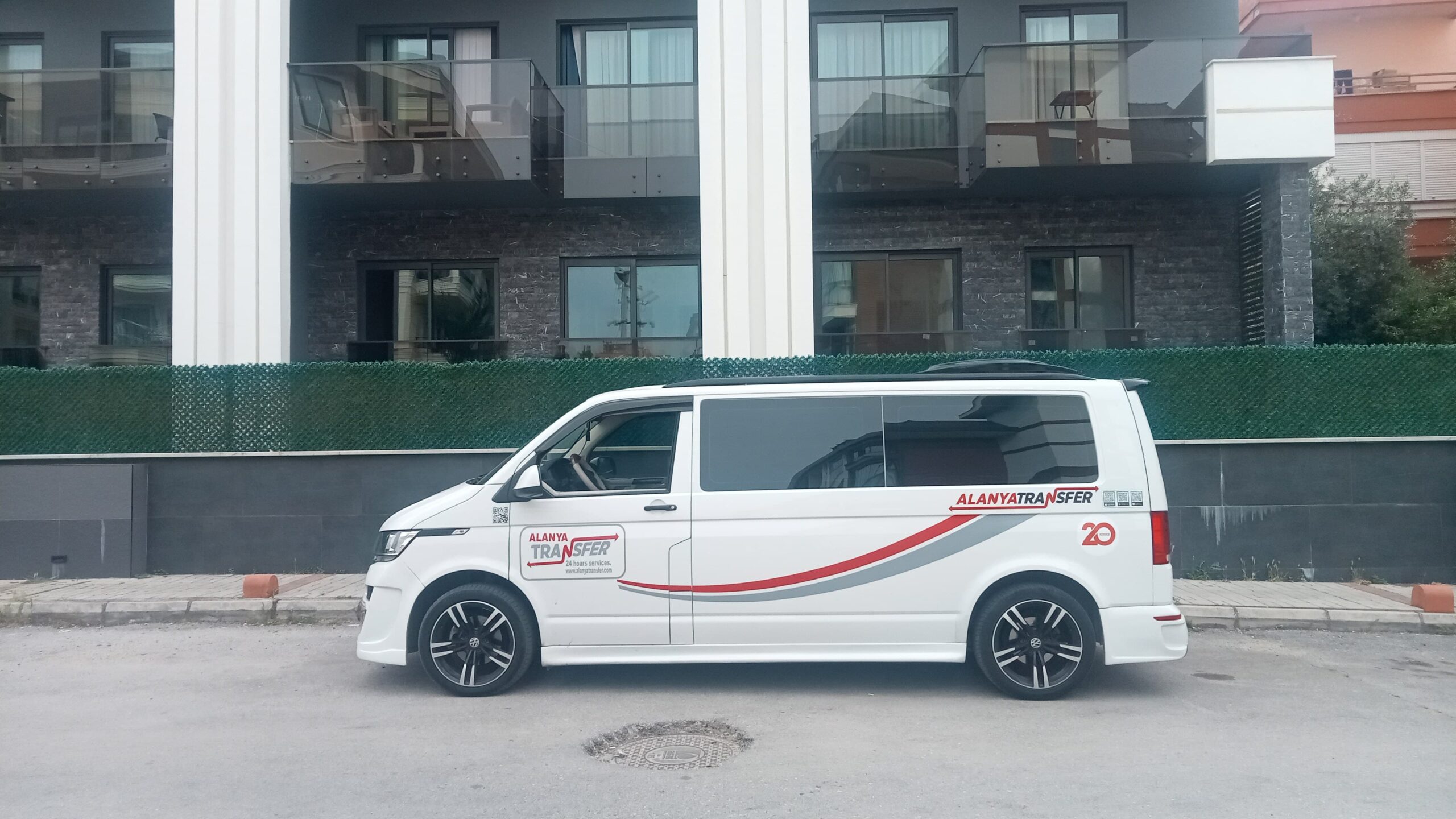 Stress Free Arrival to Your Coastal Stay Private Transfer from Gazipaşa Alanya Airport to Alanya Beach Resort 1 in Mahmutlar with alanyatransfer.com