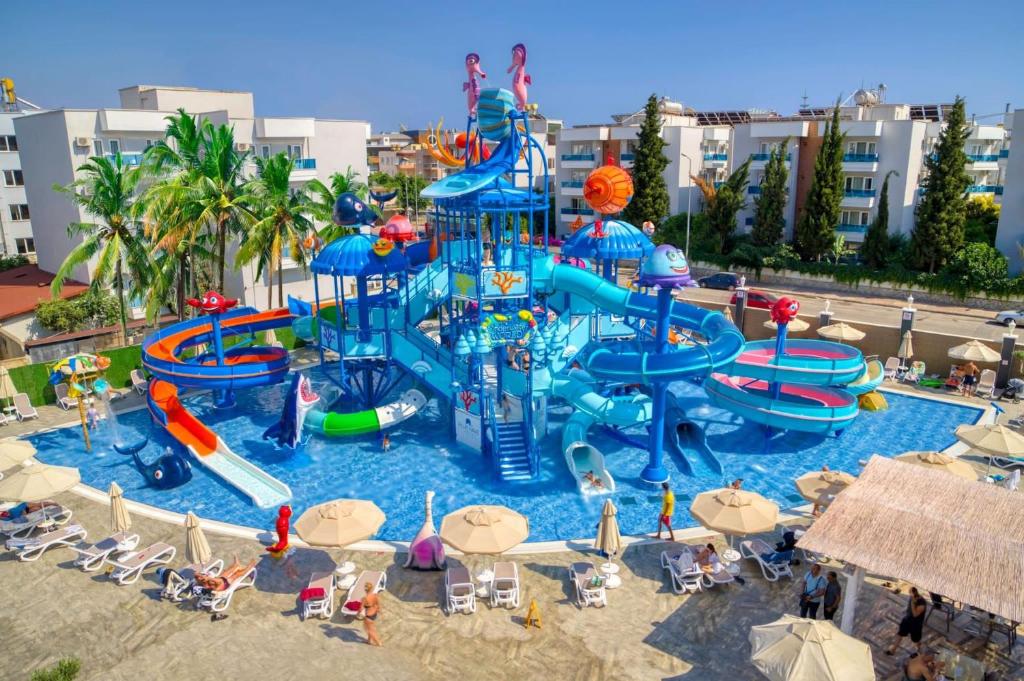 Travel in Style and Comfort with 247 VIP Transfers from Antalya Airport to Blue Wave Suite Hotel Alanya