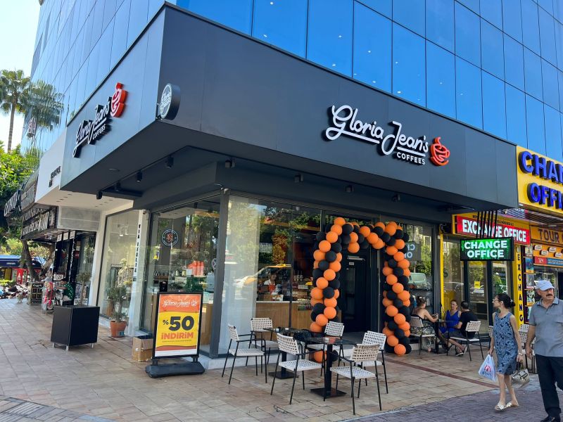 Experience Comfort and Convenience with Private Transfers from Gazipaşa Alanya Airport to Gloria Jeans Coffees in Central Alanya A Smooth Journey