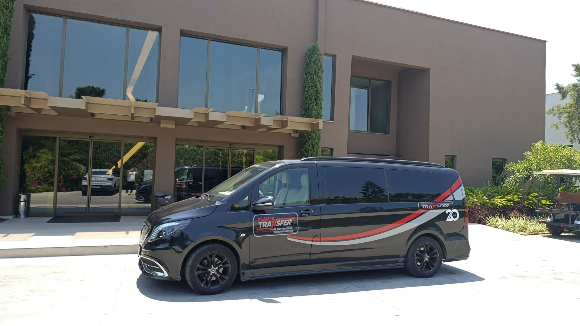 Travel in Comfort and Ease from Gazipaşa Alanya Airport to Shine & Rise Suites Alanya with Reliable Private Transfer Services