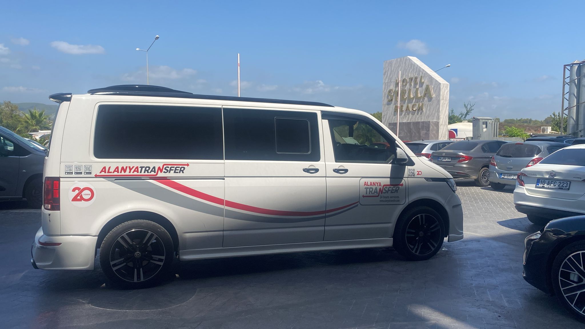 Enjoy a Smooth Luxurious and Private VIP Transfer from Antalya Airport (AYT) to Cleopatra Sun Residence in Dinek Alanya