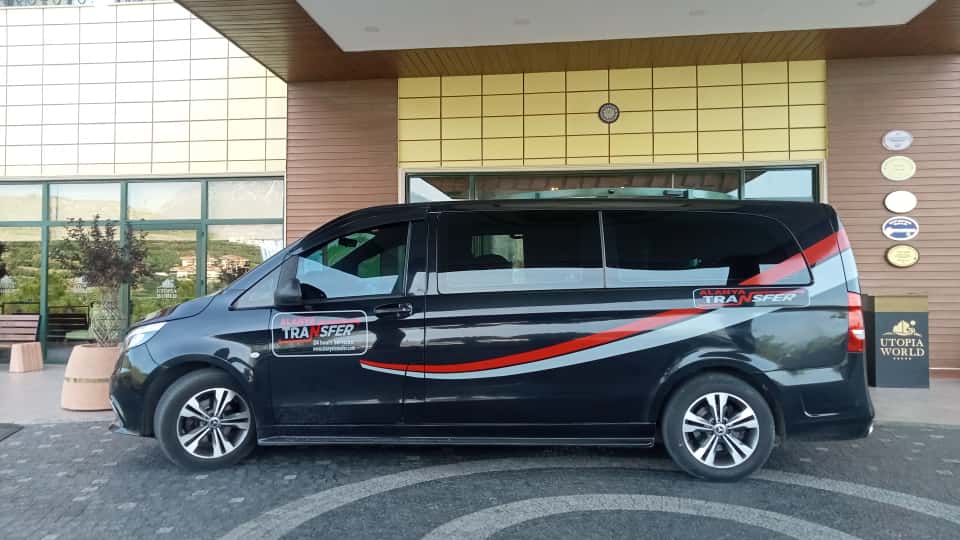Exclusive Antalya AYT Airport to Dreamworld Aqua Hotel Side VIP Transfer Services for a Smooth and Luxurious Arrival www.alanyatransfer.com