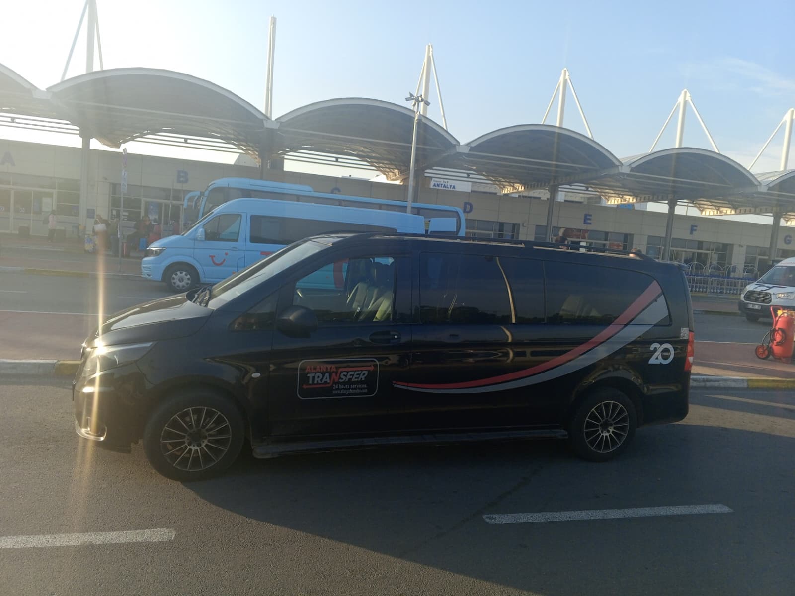 Premium Antalya AYT Airport to Meyde Boutique Suites Konyaaltı VIP Transfer Services for a Seamless Travel Experience