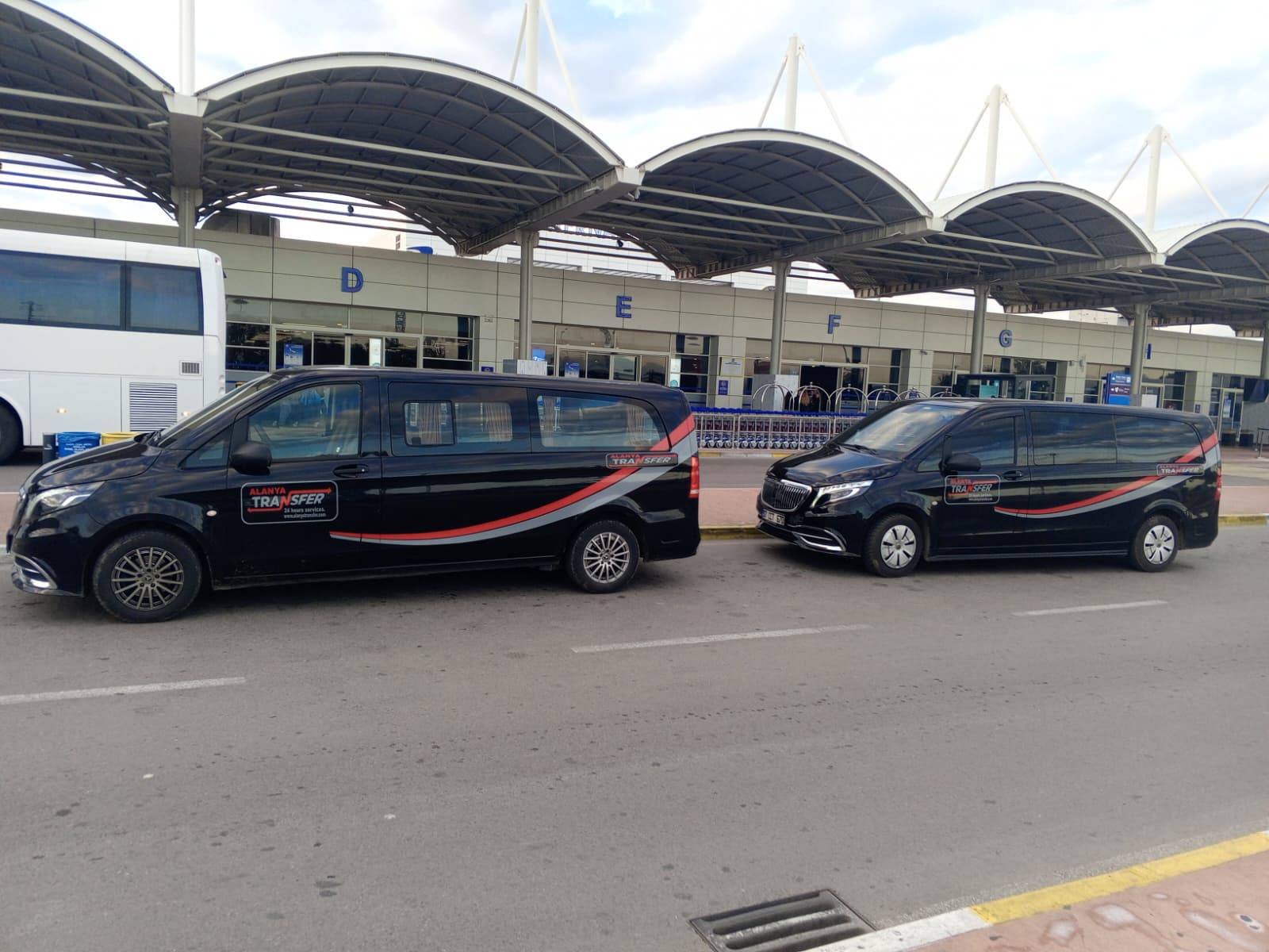 Antalya AYT Airport to Kleopatra Arsi Hotel Alanya VIP Transfer Services with Luxury Comfort and On Time Arrival