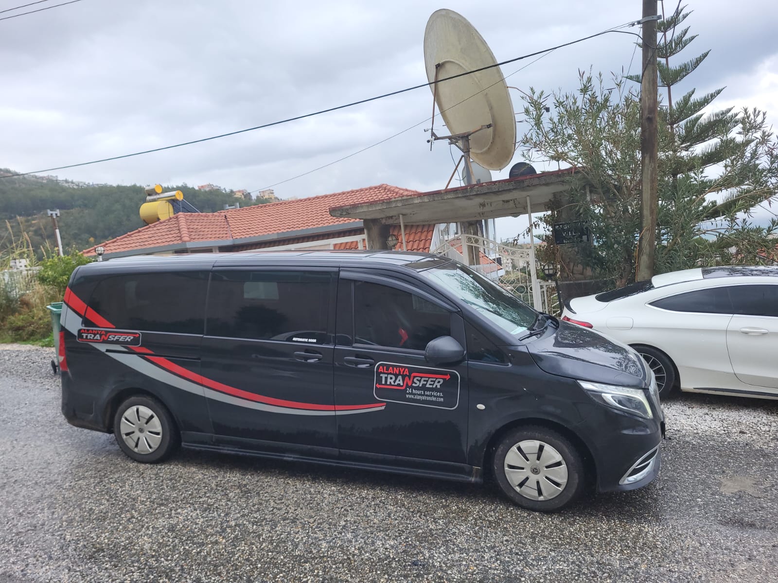 Premium VIP Transfer Services from Antalya AYT Airport to Justiniano Deluxe Resort Okurcalar for a First Class Arrival Experience