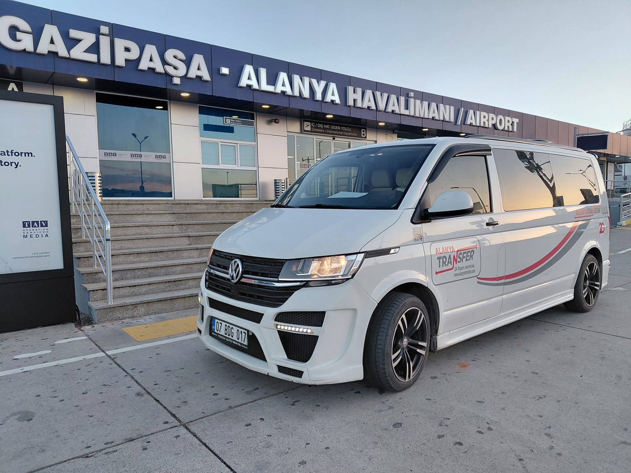 Gazipaşa Alanya Airport to Pandastic Burger & Coffee Alanya Private Transfer Services Fast Reliable and 247 VIP Transportation in Alanya