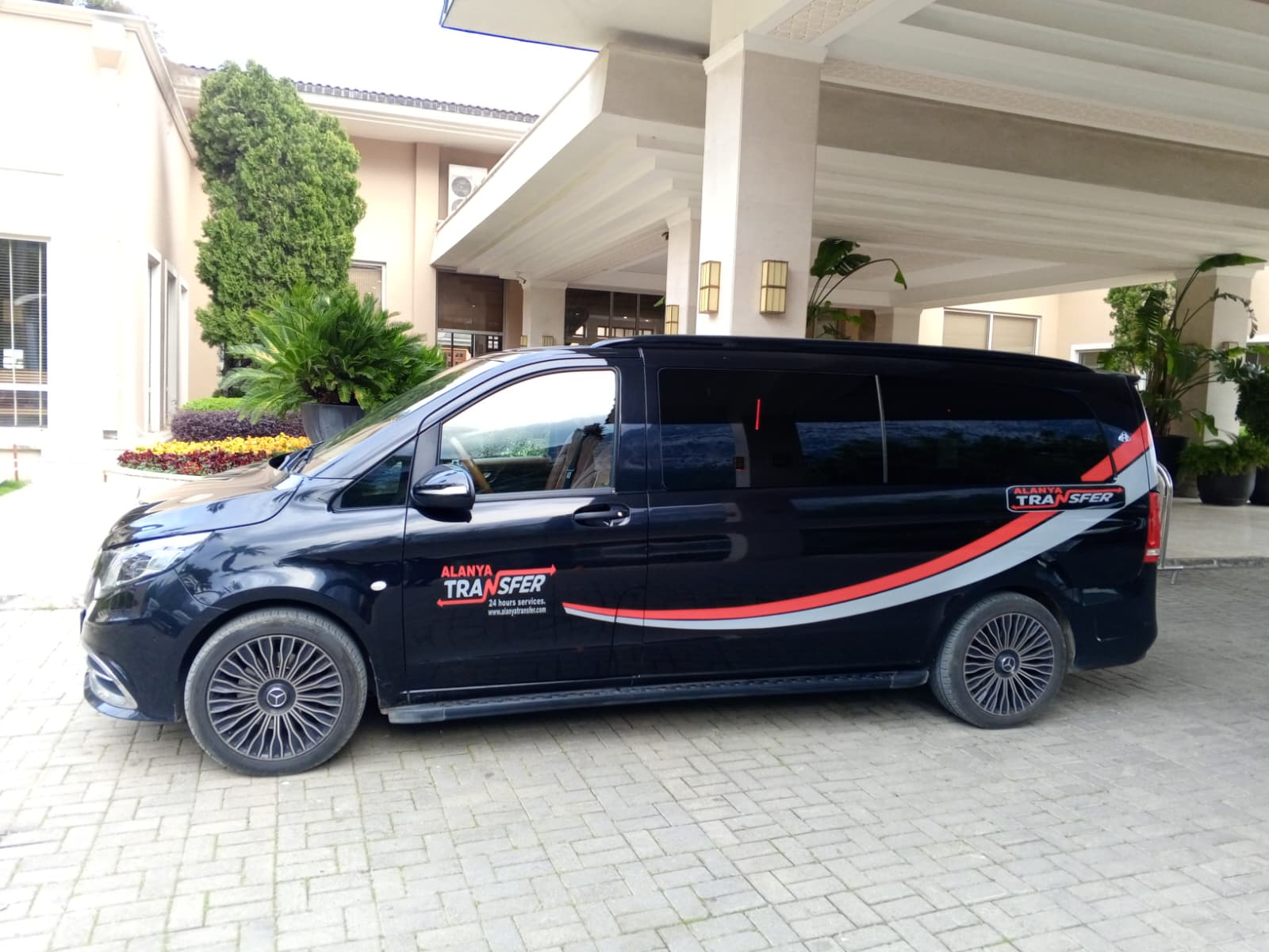 Antalya AYT Airport to Oji Beach Hotel Konaklı VIP Transfer Services for Luxury Safe and Comfortable Airport Transportation