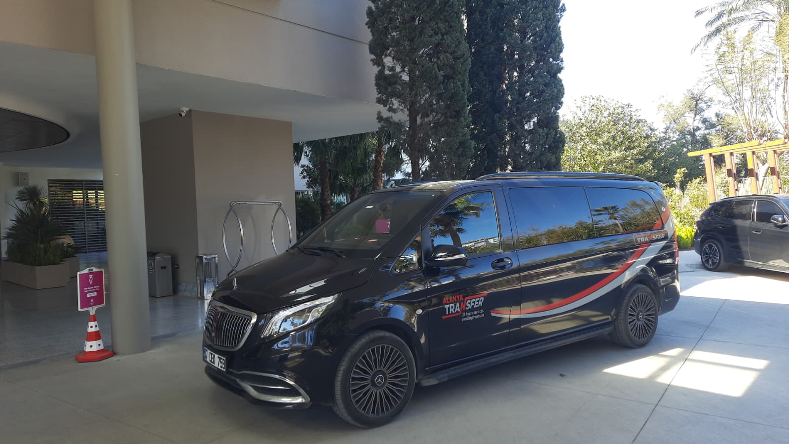 Luxury Antalya AYT Airport to Riviera Star Apart Alanya VIP Transfer Services for Comfortable and Safe Airport Transportation