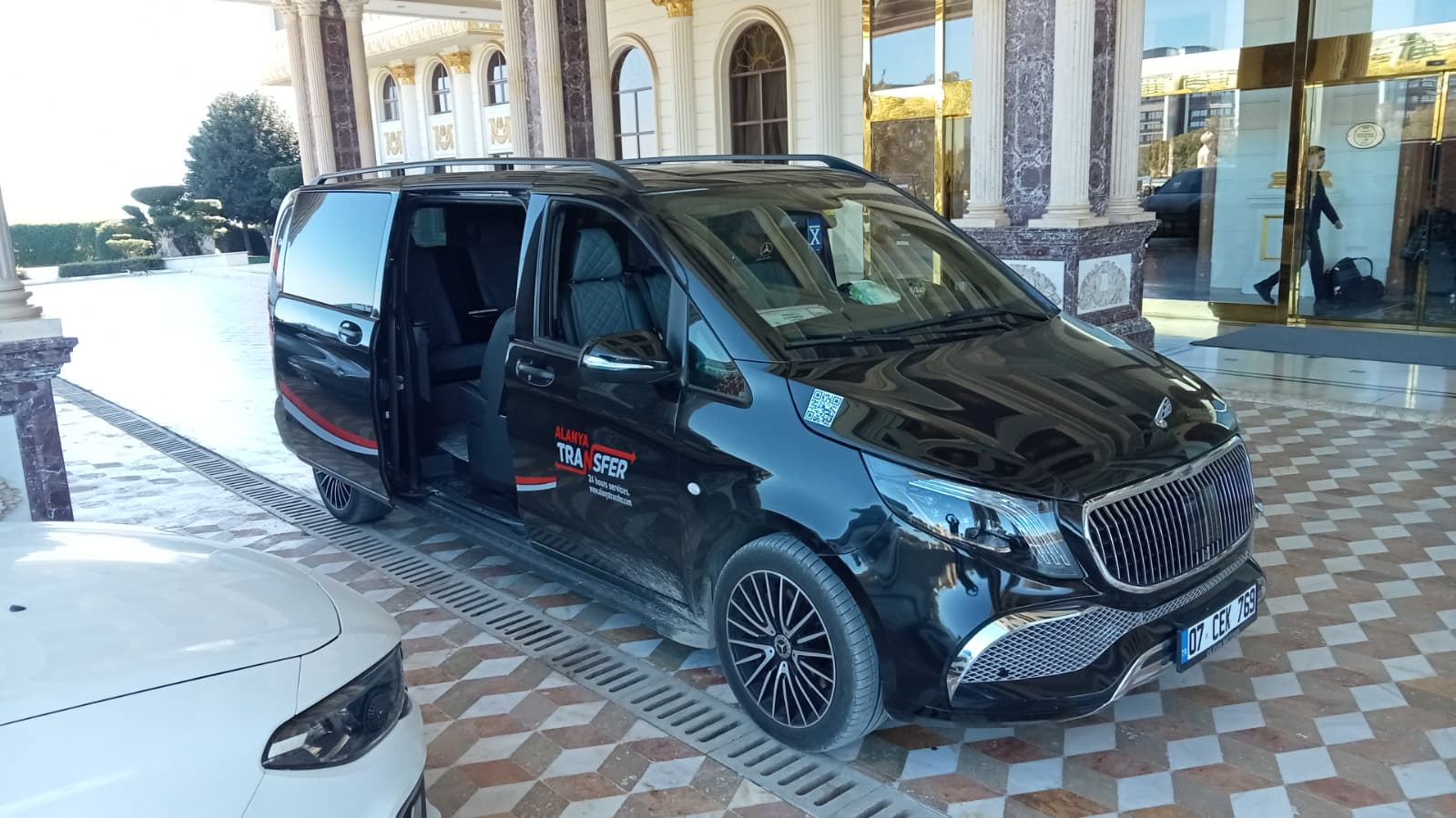 Luxury and Comfortable VIP Transfer Services from Antalya AYT Airport to Asia Beach Resort & Spa Hotel Alanya for a Smooth Holiday Arrival