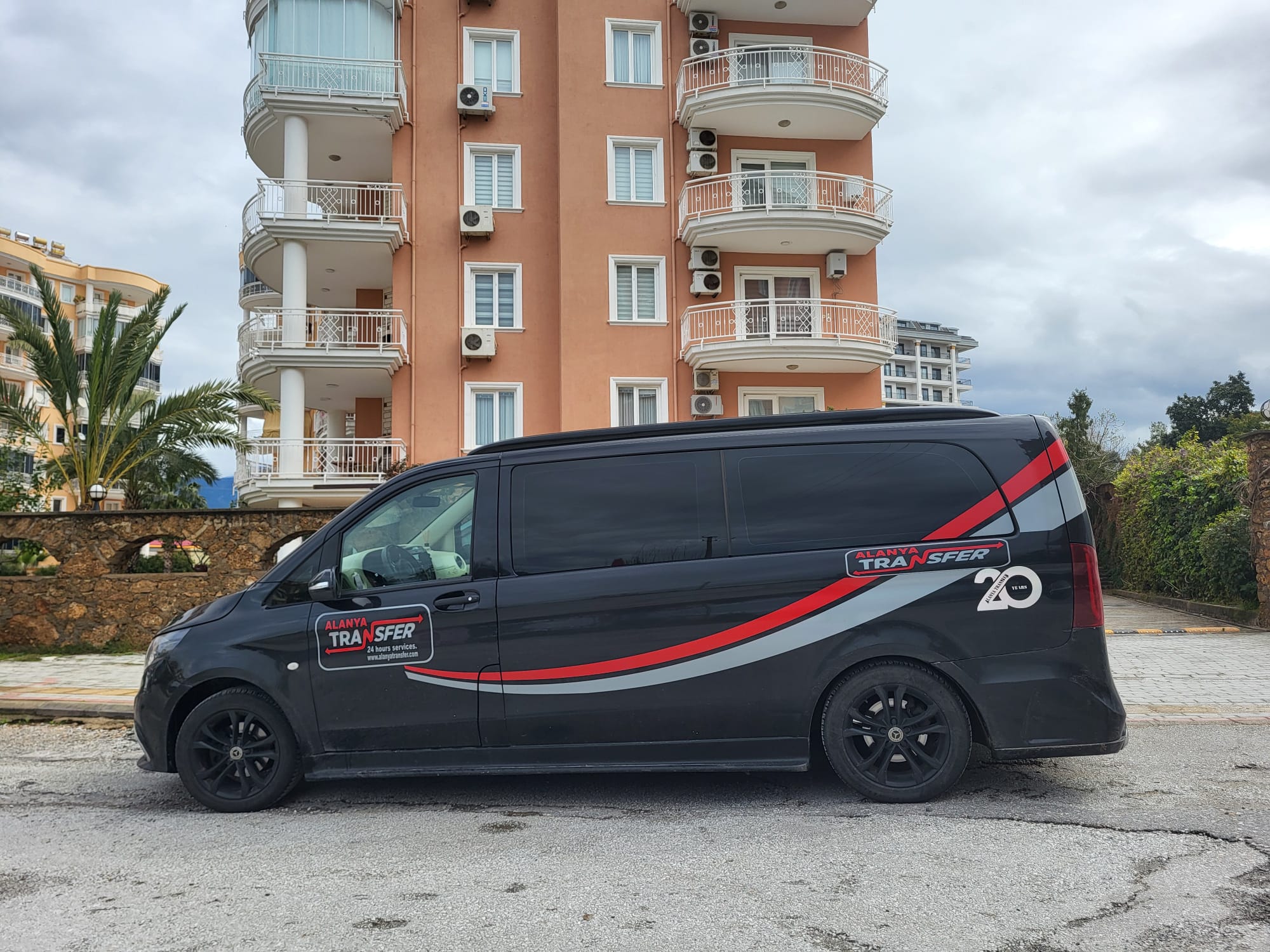 Comfortable and Reliable Private Transfer Services from Gazipaşa Alanya Airport to Şehrinaz Konakları Alanya for a Smooth and Stress Free Arrival Experience on the Turkish Riviera