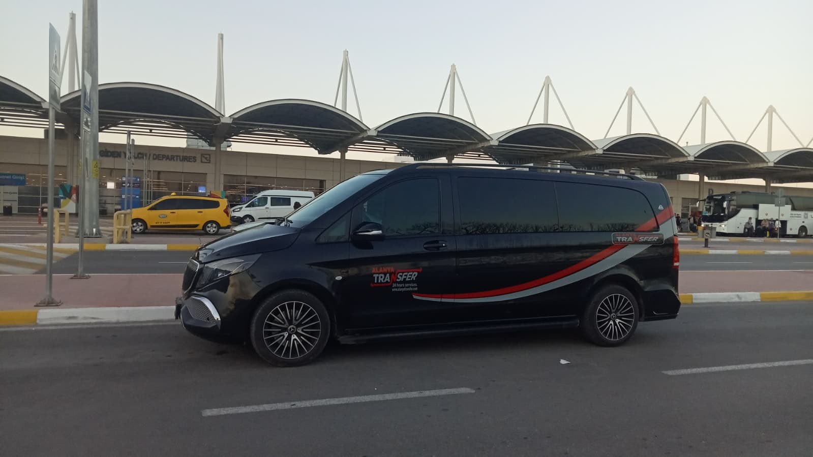 Fast and Exclusive Antalya AYT Airport to Eftalia Holiday Village Türkler VIP Transfer Services for Comfortable and Private Resort Arrival Experience